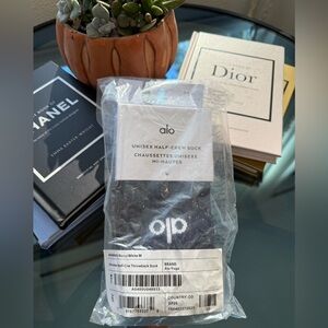 ALO Yoga Navy and White Unisex Half-Crew Socks